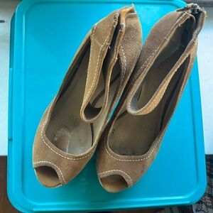 Beige suede & sisal wedge